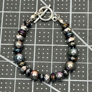 Iridescent Round Bead Toggle Clasp Bracelet Silver Tone Accents‎